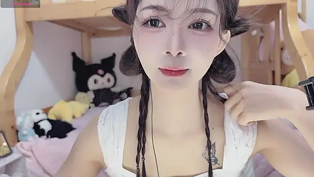 Snapshot of Sue101010 chatting on 10-30-25, 02:07 Sue101010 online show from 10-30-25, 02:07