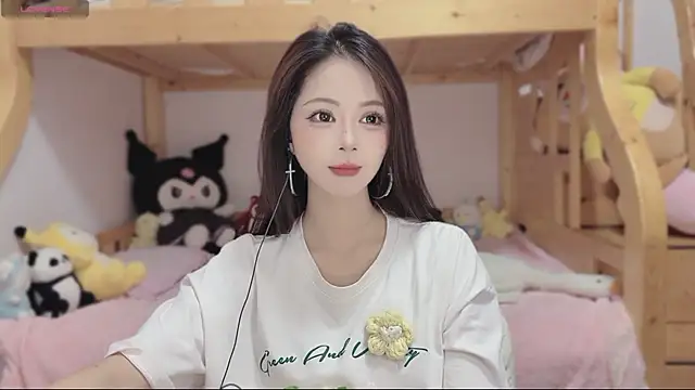 Snapshot of Sue101010 chatting on 11-11-25, 11:21 Sue101010 online show from 11-11-25, 11:21