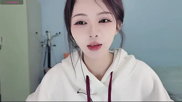 Snapshot of Sue101010 chatting on 11-21-25, 07:01 Sue101010 online show from 11-21-25, 07:01