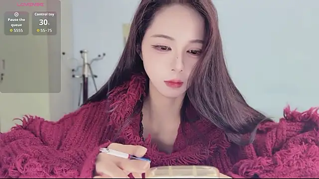 Snapshot of Sue101010 chatting on 11-23-25, 05:46 Sue101010 online show from 11-23-25, 05:46