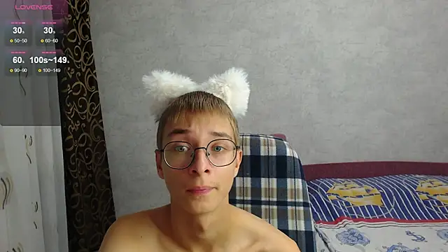 Snapshot of glasses_cat chatting on 09-09-25, 05:23 glasses cat online show from 09-09-25, 05:23