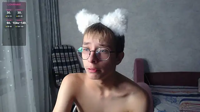 glasses cat online show from 10-30-25, 08:53