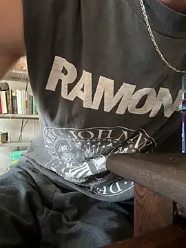 Snapshot of hungspundick1 chatting on 11-06-25, 05:14 hungspundick1 online show from 11-06-25, 05:14