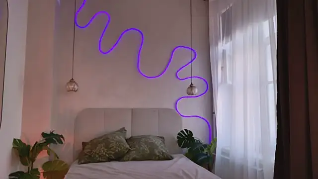 Lina Glow online show from 04-12-26, 07:02