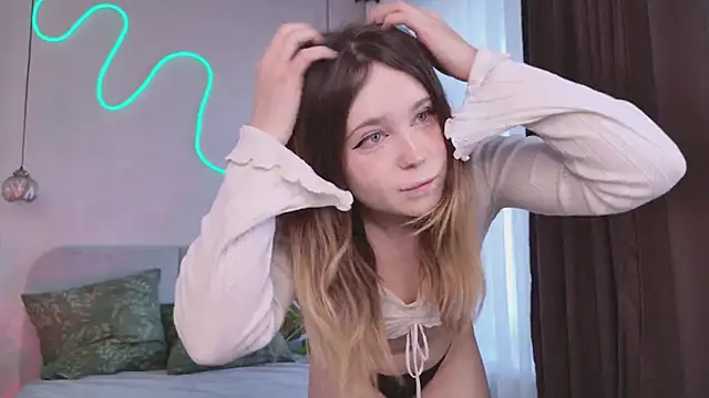 Lina Glow online show from 04-22-26, 06:38