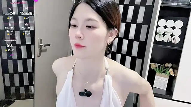 Snapshot of Yueyue-MM chatting on 09-19-25, 10:54 Yueyue-MM online show from 09-19-25, 10:54