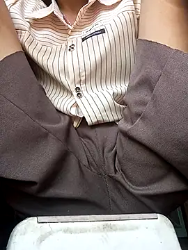 Snapshot of simi-lucy chatting on 10-28-25, 06:28 simi-lucy online show from 10-28-25, 06:28