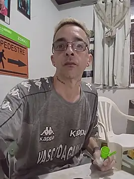 dinho carioca online show from 04-12-26, 09:36