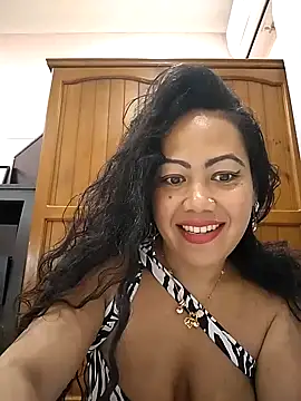 Snapshot of Lindarossyta chatting on 06-13-26, 04:27 Lindarossyta online show from 06-13-26, 04:27