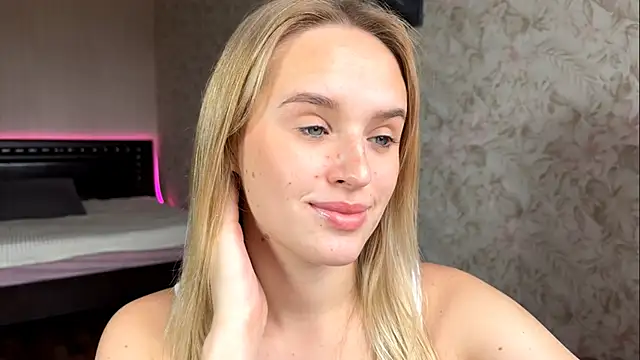 Snapshot of ElisabetLorney chatting on 10-08-25, 08:01 ElisabetLorney online show from 10-08-25, 08:01
