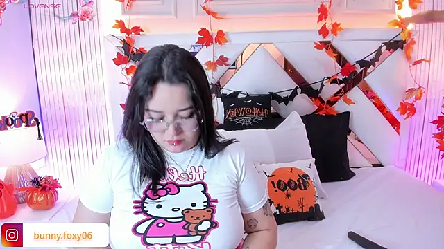 foxybunny online show from 10-20-25, 04:02