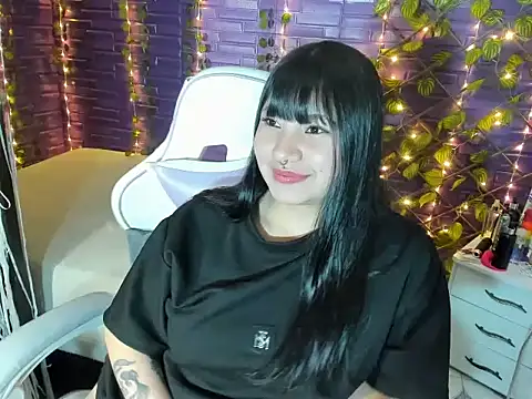 Snapshot of Zulema_R1 chatting on 11-14-25, 03:16 Zulema R1 online show from 11-14-25, 03:16