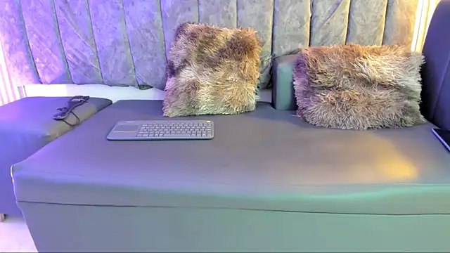 Snapshot of Rowan_Mills chatting on 09-26-25, 09:19 Rowan Mills online show from 09-26-25, 09:19