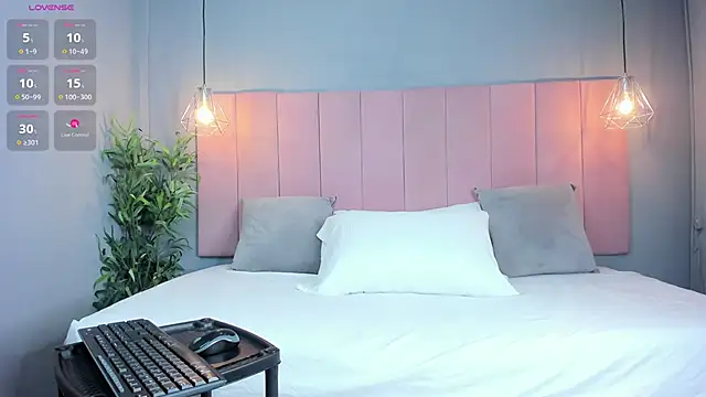 Snapshot of AariaLove chatting on 10-30-25, 10:32 AariaLove online show from 10-30-25, 10:32