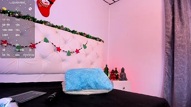 Niicolle Evanss online show from 12-21-25, 02:24