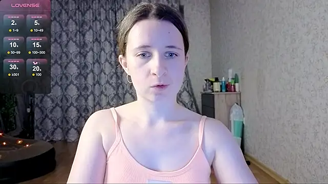 Snapshot of _Linett_ chatting on 10-16-25, 05:47 Linett online show from 10-16-25, 05:47