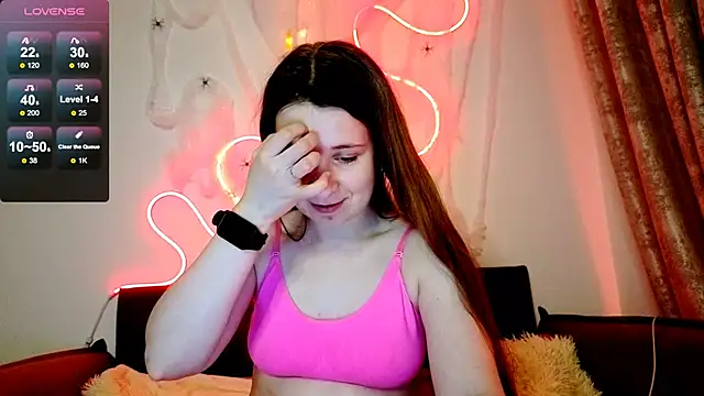 Snapshot of _Linett_ chatting on 10-31-25, 07:48 Linett online show from 10-31-25, 07:48