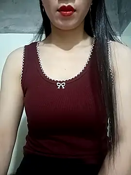 Snapshot of Vyvyy06 chatting on 09-15-25, 04:45 Vyvyy06 online show from 09-15-25, 04:45