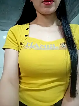 Snapshot of Vyvyy06 chatting on 11-15-25, 12:19 Vyvyy06 online show from 11-15-25, 12:19