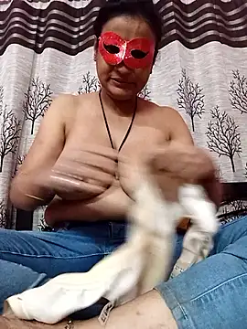 Snapshot of Gullapi chatting on 11-25-25, 04:45 Gullapi online show from 11-25-25, 04:45