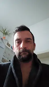 Snapshot of DeinSpielzeug chatting on 12-01-25, 07:35 DeinSpielzeug online show from 12-01-25, 07:35