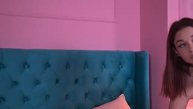 AlyraRose online show from 09-19-25, 03:52