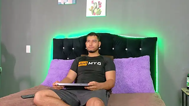 Snapshot of chatting on 05-30-26, 12:35 online show from 05-30-26, 12:35