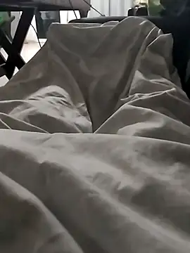 Snapshot of hdz3012 chatting on 10-15-25, 11:43 hdz3012 online show from 10-15-25, 11:43