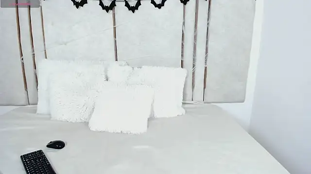 Lilith dry online show from 10-23-25, 02:16