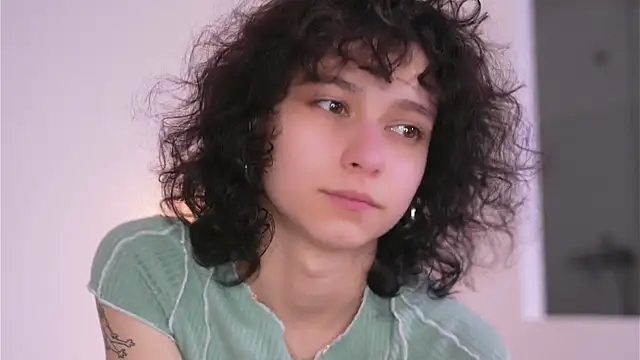 MimiLicks online show from 11-06-25, 10:05