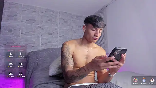 Snapshot of DavisFirb chatting on 09-12-25, 12:44 DavisFirb online show from 09-12-25, 12:44