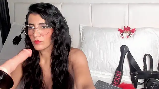 Snapshot of Violet_sl4ve chatting on 10-18-25, 07:14 Violet sl4ve online show from 10-18-25, 07:14