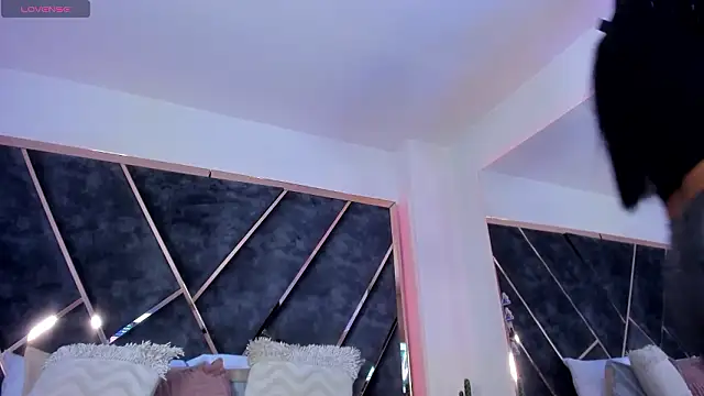 SusanaHenao online show from 03-25-26, 04:57