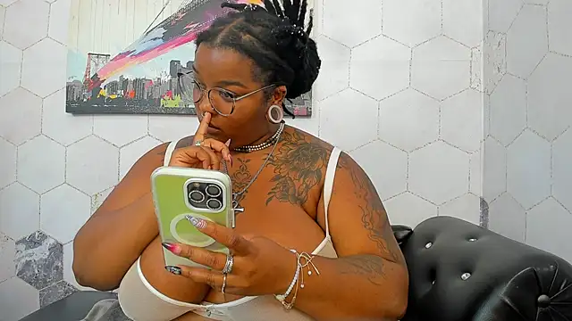 Anaa Fuentess online show from 10-13-25, 07:03