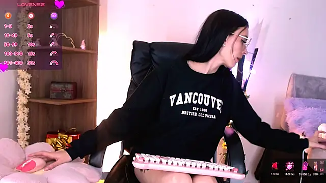 AuroraHans1 online show from 02-25-26, 01:37