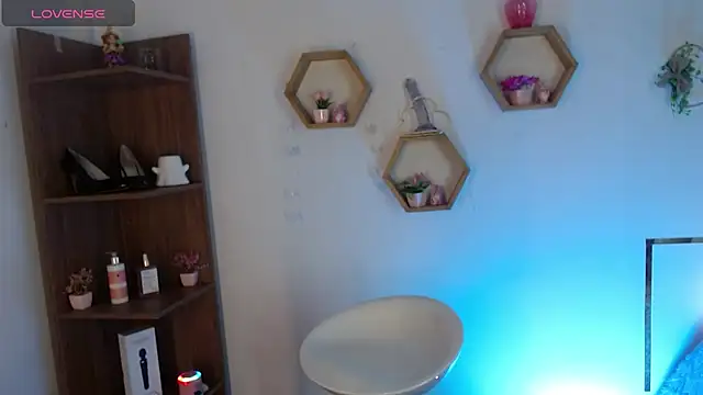 AuroraHans1 online show from 04-07-26, 12:00