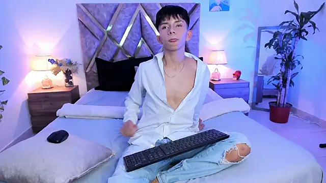 Snapshot of Hyunjin_Son chatting on 10-12-25, 04:39 Hyunjin Son online show from 10-12-25, 04:39