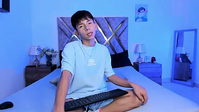 Snapshot of Hyunjin_Son chatting on 10-19-25, 08:53 Hyunjin Son online show from 10-19-25, 08:53