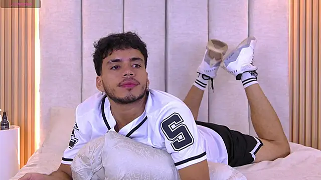 Snapshot of AlexanderJordan chatting on 10-19-25, 03:45 AlexanderJordan online show from 10-19-25, 03:45