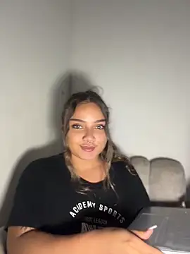 Snapshot of AnnyLopezzz_ chatting on 04-25-26, 07:11 AnnyLopezzz online show from 04-25-26, 07:11