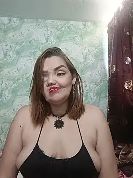 Snapshot of MayaLuna1 chatting on 11-18-25, 05:06 MayaLuna1 online show from 11-18-25, 05:06