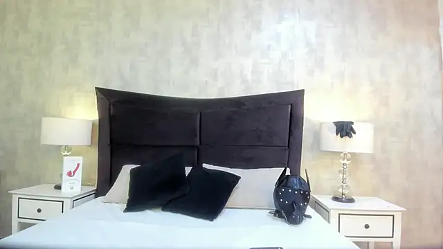 BarbaraLeython1 online show from 10-19-25, 02:50