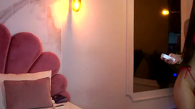 Snapshot of AmiraVeyl chatting on 10-06-25, 08:23 AmiraVeyl online show from 10-06-25, 08:23