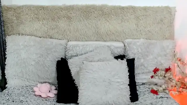 indianchic89 online show from 10-24-25, 05:20