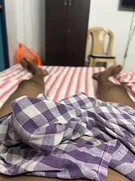 usermood2000 online show from 10-09-25, 07:17