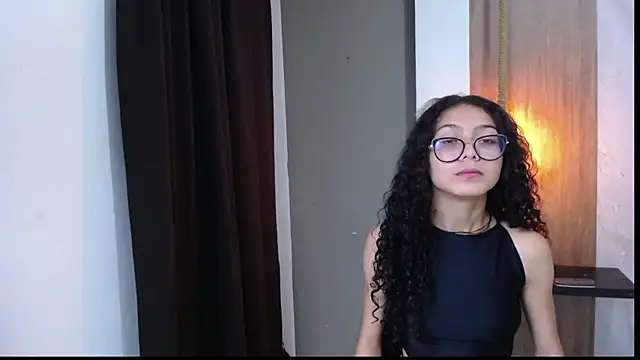 Snapshot of honeymoon_12 chatting on 09-25-25, 03:54 honeymoon 12 online show from 09-25-25, 03:54