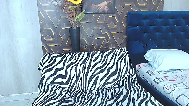 Snapshot of honeymoon_12 chatting on 10-06-25, 04:10 honeymoon 12 online show from 10-06-25, 04:10