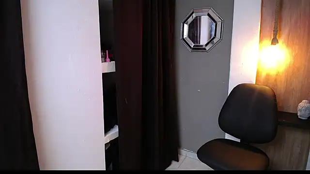 Snapshot of honeymoon_12 chatting on 10-12-25, 04:00 honeymoon 12 online show from 10-12-25, 04:00