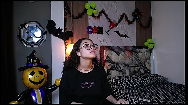 Snapshot of honeymoon_12 chatting on 10-20-25, 04:24 honeymoon 12 online show from 10-20-25, 04:24