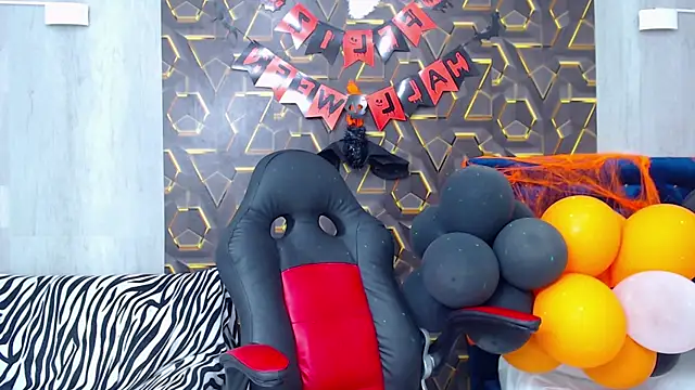 Snapshot of honeymoon_12 chatting on 10-26-25, 04:18 honeymoon 12 online show from 10-26-25, 04:18